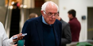 Sanders tells Oz it’s not ‘cool’ that robots performing ultrasounds in Alabama