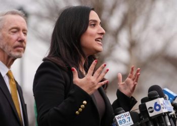 Iranian-American lawmaker says Trump needs to find an off-ramp quickly for Iran war