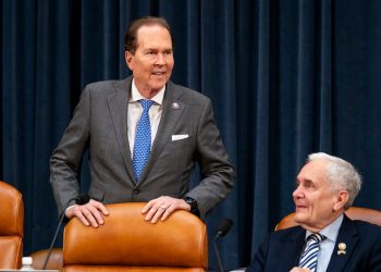 Lawmakers behind bipartisan push for legislation detecting and preventing Alzheimer’s: ‘It’s too expensive not to’