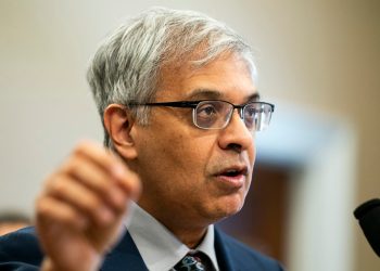 CDC delays COVID vaccine benefits report