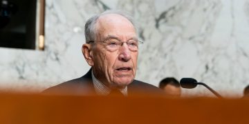 Grassley undergoes procedure to remove gallstones