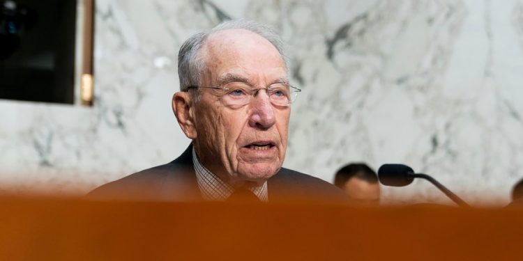 Grassley undergoes procedure to remove gallstones