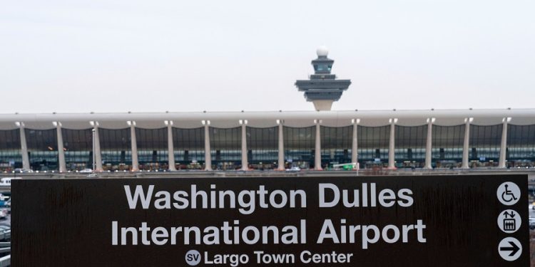 US orders travelers from Ebola outbreak countries to pass through Dulles for enhanced screening