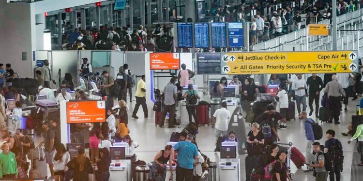 JFK Airport to screen airline passengers from Ebola outbreak nations