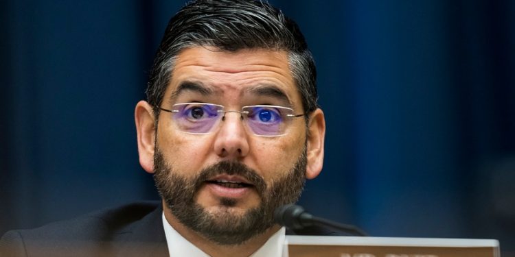 Lawmakers, health leaders make bipartisan push to expand clinical trials access