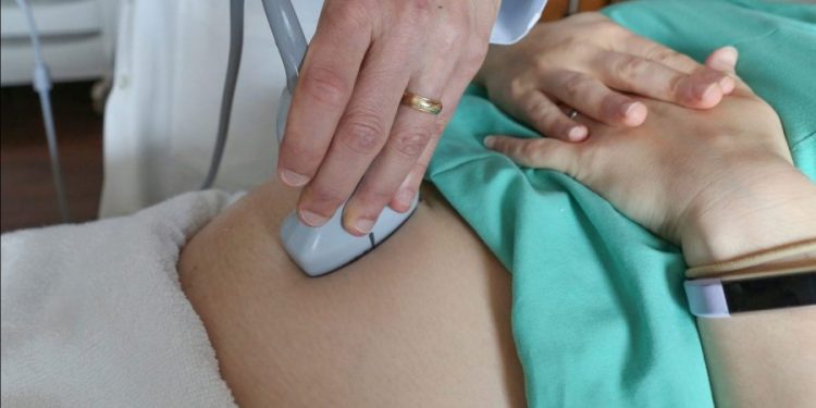 Leading OB-GYN group issues vaccine recommendations, breaks with CDC