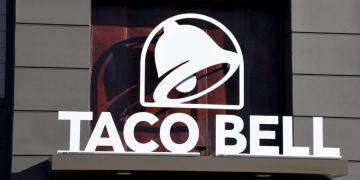 Taco Bell removing lettuce from some stores amid cyclosporiasis scare