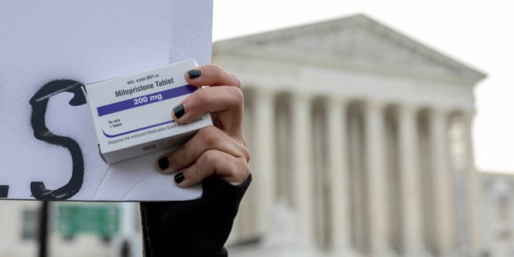 Democrats urge appeals court not to overturn mifepristone regulations