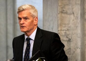 Cassidy blasts vaccine order, saying Trump has no ‘expertise to make these changes’