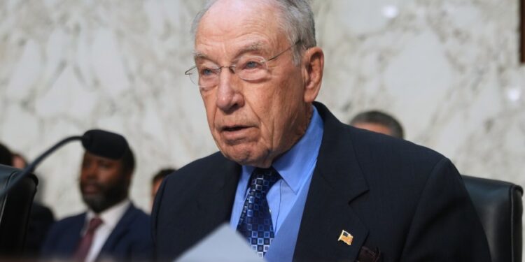 Grassley calls on Trump administration to ban kratom ‘NOW’